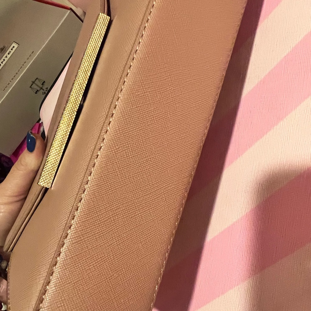 Crossbody - Picture 4 of 5